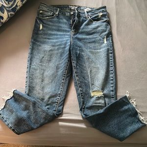 Like new condition Levi jeans at high-rise ankle slim